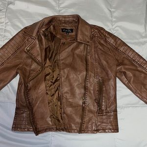 Brand - Rue 21 Size-Large, fits more like a medium